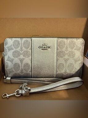 NWT Coach Metallic Signature Zip Wallet CCL91 Gray Silver Snowflake Charm Box